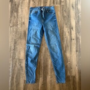 Bershka Women’s Skinny Jeans in Mid Blue